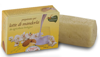 Preparato per latte di mandorle